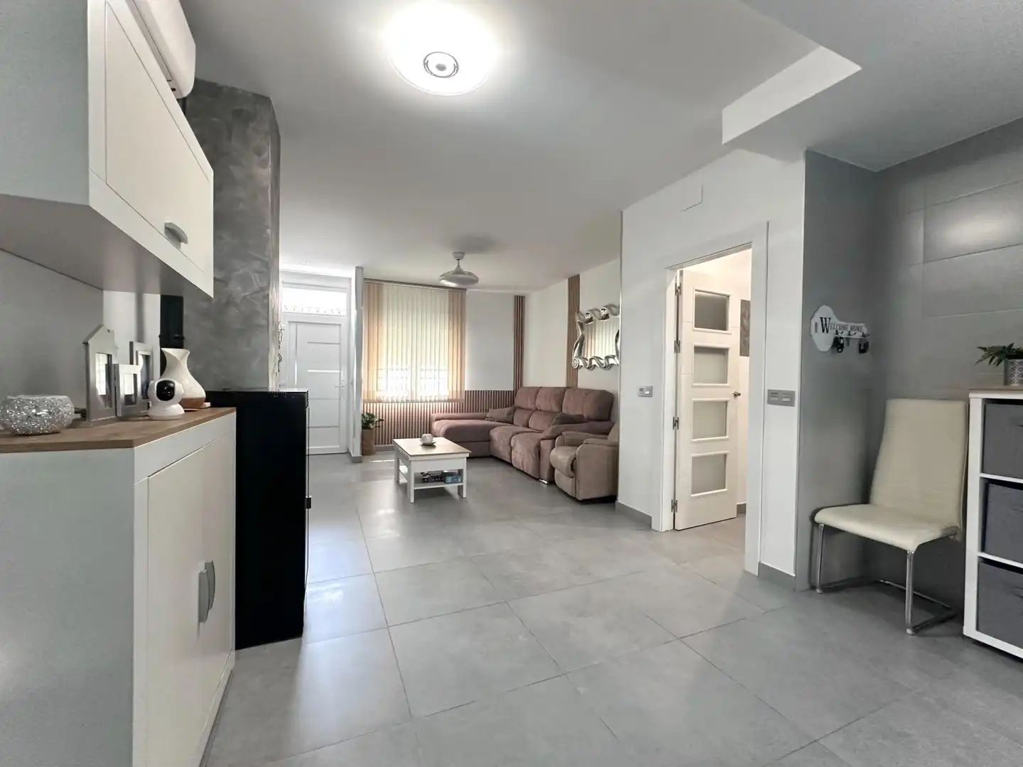 Sala de estar de Casa o chalet en venta en Churriana de la Vega con Aire acondicionado, Calefacción y Jardín privado
