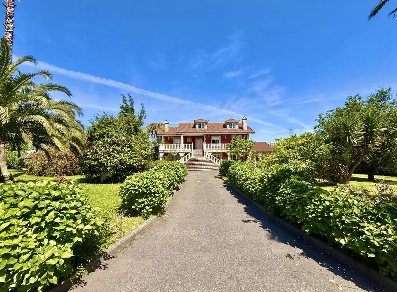 Vista exterior de Casa o chalet en venta en Castrillón con Calefacción, Jardín privado y Parquet