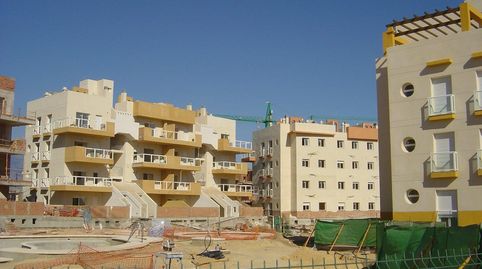 SE VENDE PISO BAJO EN ALMERIMAR EN URB. CON PISCINA Y ZONAS AJARDINADAS, Bild 2