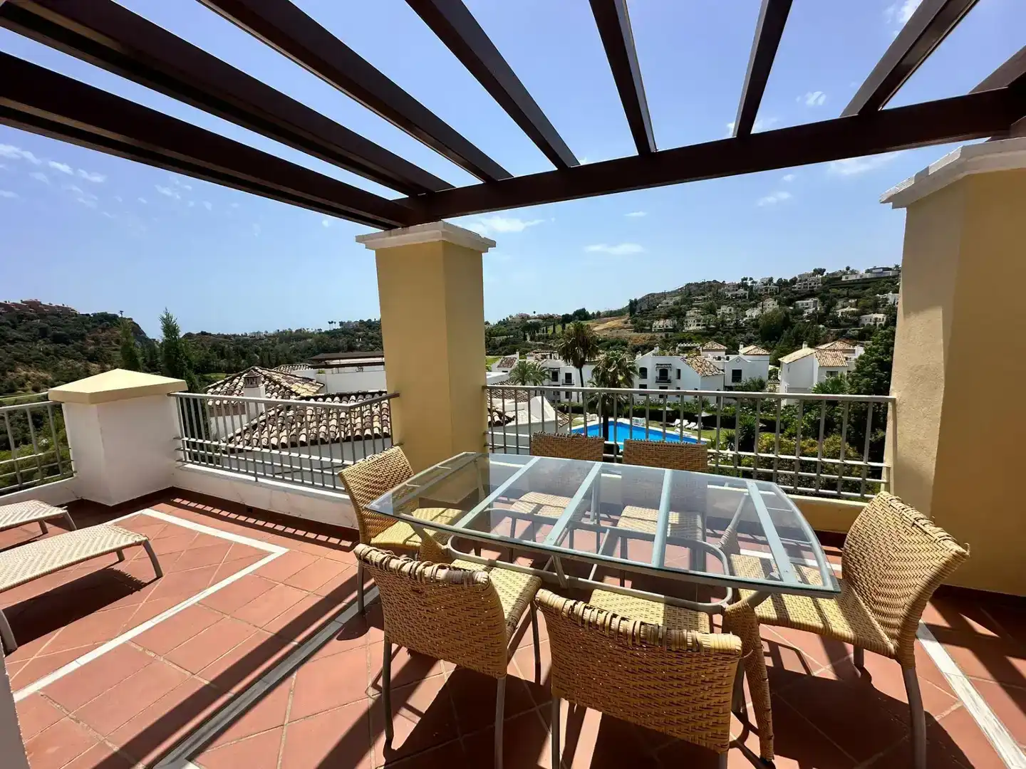 Terrassa de Apartament de lloguer en Benahavís amb Aire condicionat i Piscina