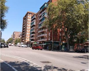 Vista exterior de Pis en venda en  Barcelona Capital amb Jardí privat i Balcó