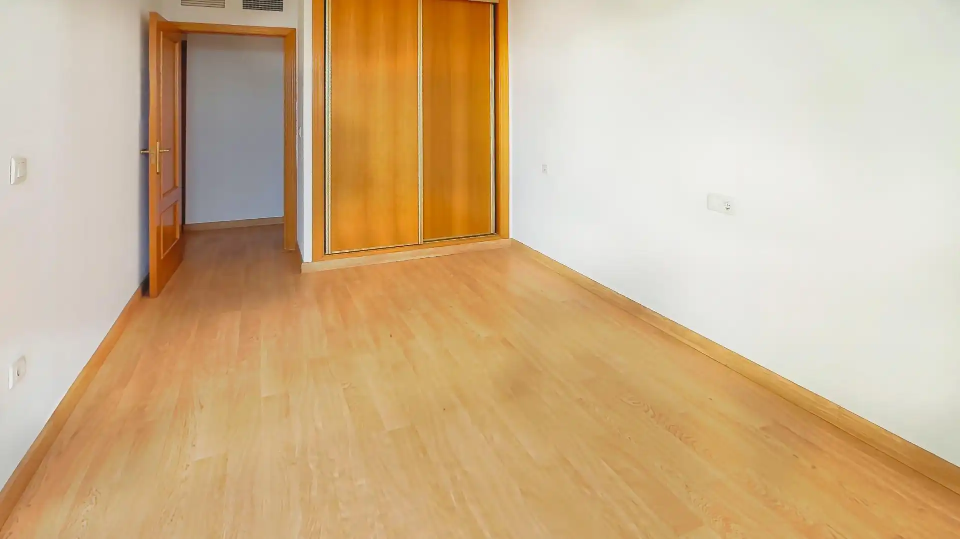 Dormitori de Pis en venda en Benidorm amb Aire condicionat, Jardí privat i Terrassa