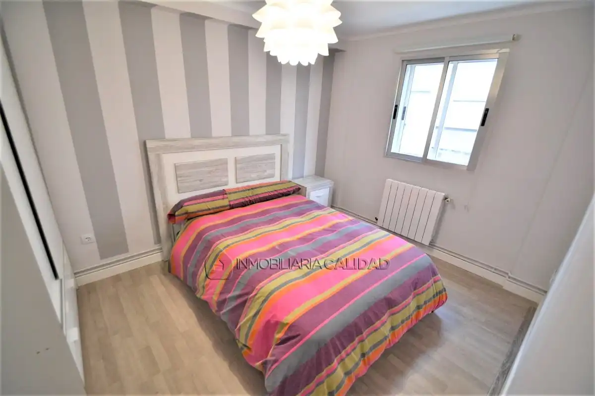 Schlafzimmer von Wohnung zur Miete in Burgos mit Heizung und Möbliert