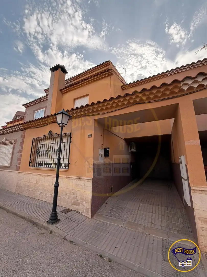 Vista exterior de Casa adosada en venta en Quintanar del Rey con Aire acondicionado, Calefacción y Amueblado