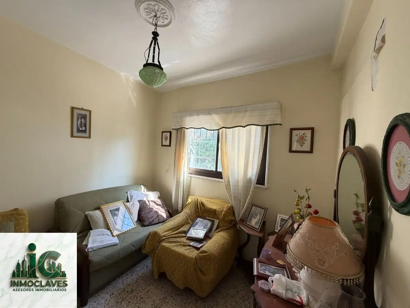 Sala d'estar de Casa o xalet en venda en Algeciras amb Terrassa