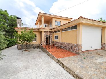 Villa con giardino in vendita a Carrer Hostalric