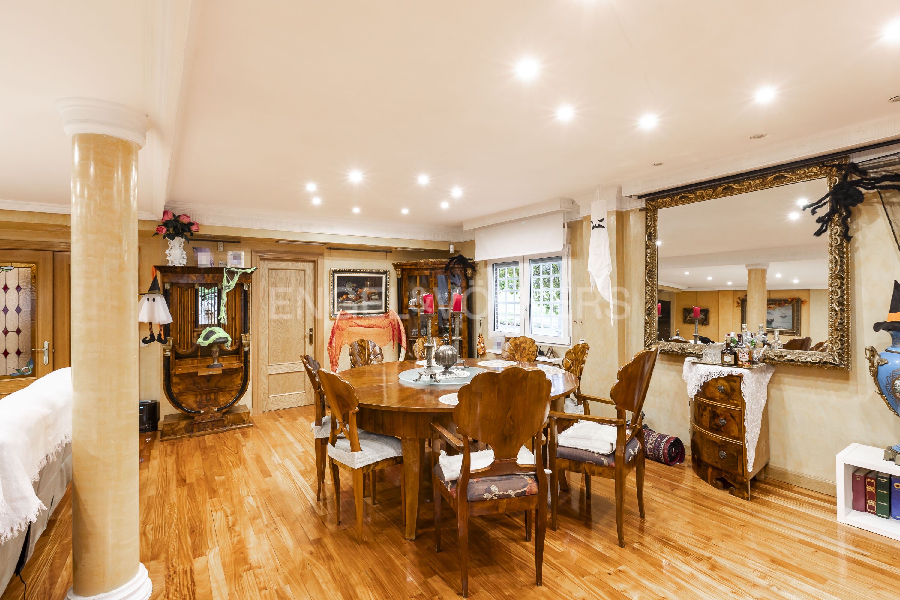 Dining room of Single-family semi-detached for sale in  Madrid Capital  with Air Conditioner, Heating and Terrace