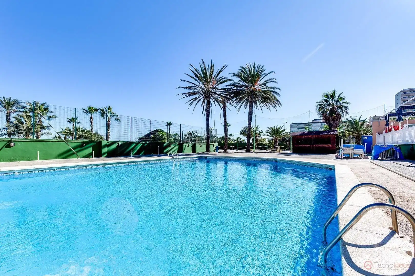Piscina de Apartament en venda en Playa de los Locos