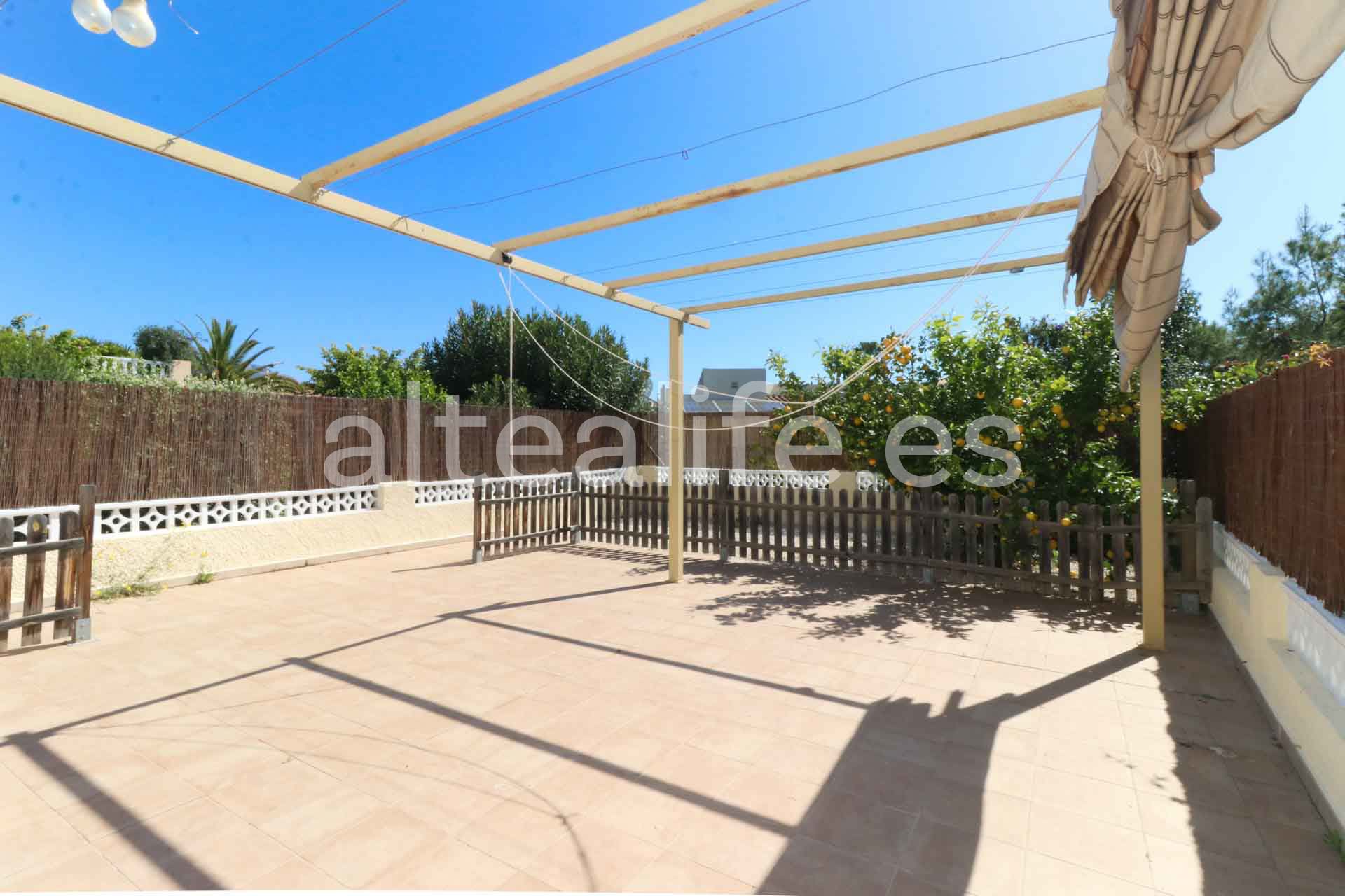 Vista exterior de Casa o xalet en venda en La Nucia amb Aire condicionat, Terrassa i Traster