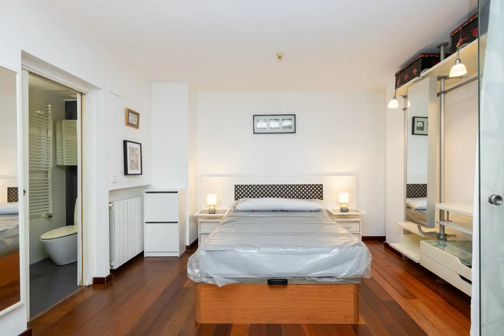 Dormitori de Apartament en venda en Granada amb Aire condicionat, Calefacció i Jardí privat