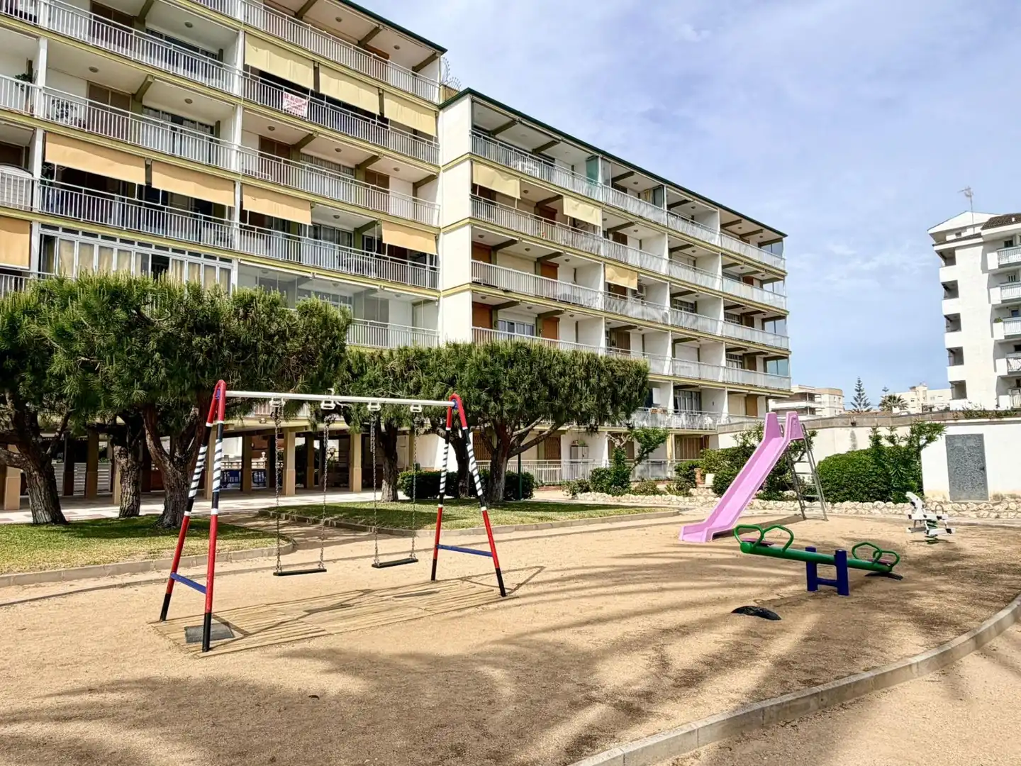 Parking de Piso en venta en Cunit con Terraza, Amueblado y Piscina comunitaria