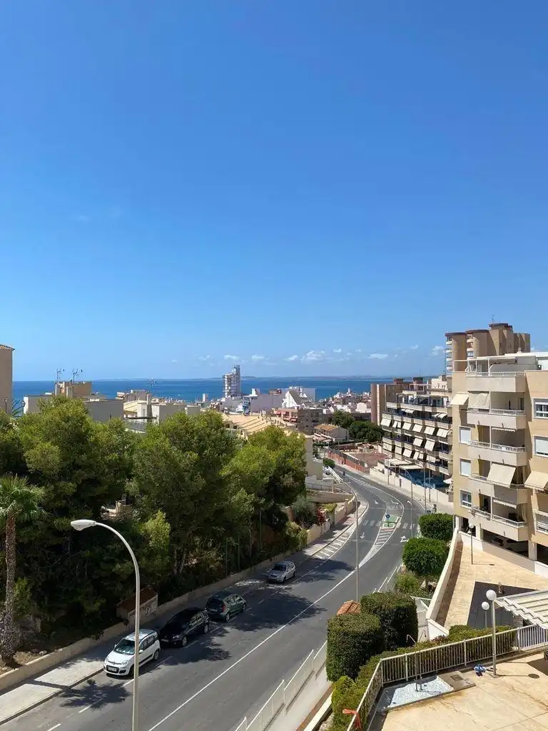 Vista exterior de Apartament de lloguer en Santa Pola amb Aire condicionat, Terrassa i Moblat
