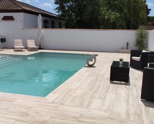 Piscina de Casa o xalet en venda en Chiclana de la Frontera amb Aire condicionat, Calefacció i Jardí privat