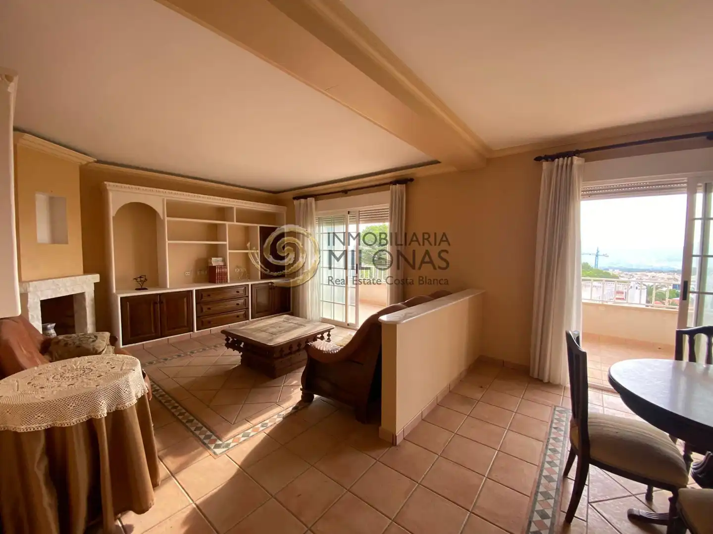Sala d'estar de Casa o xalet en venda en La Nucia amb Jardí privat, Terrassa i Moblat