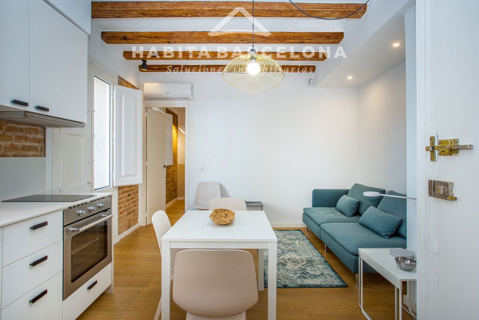 Living room of Flat for sale in  Barcelona Capital  with Air Conditioner, Heating and Parquet flooring