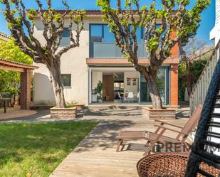 Vista exterior de Casa o xalet en venda en Castelldefels amb Aire condicionat i Terrassa