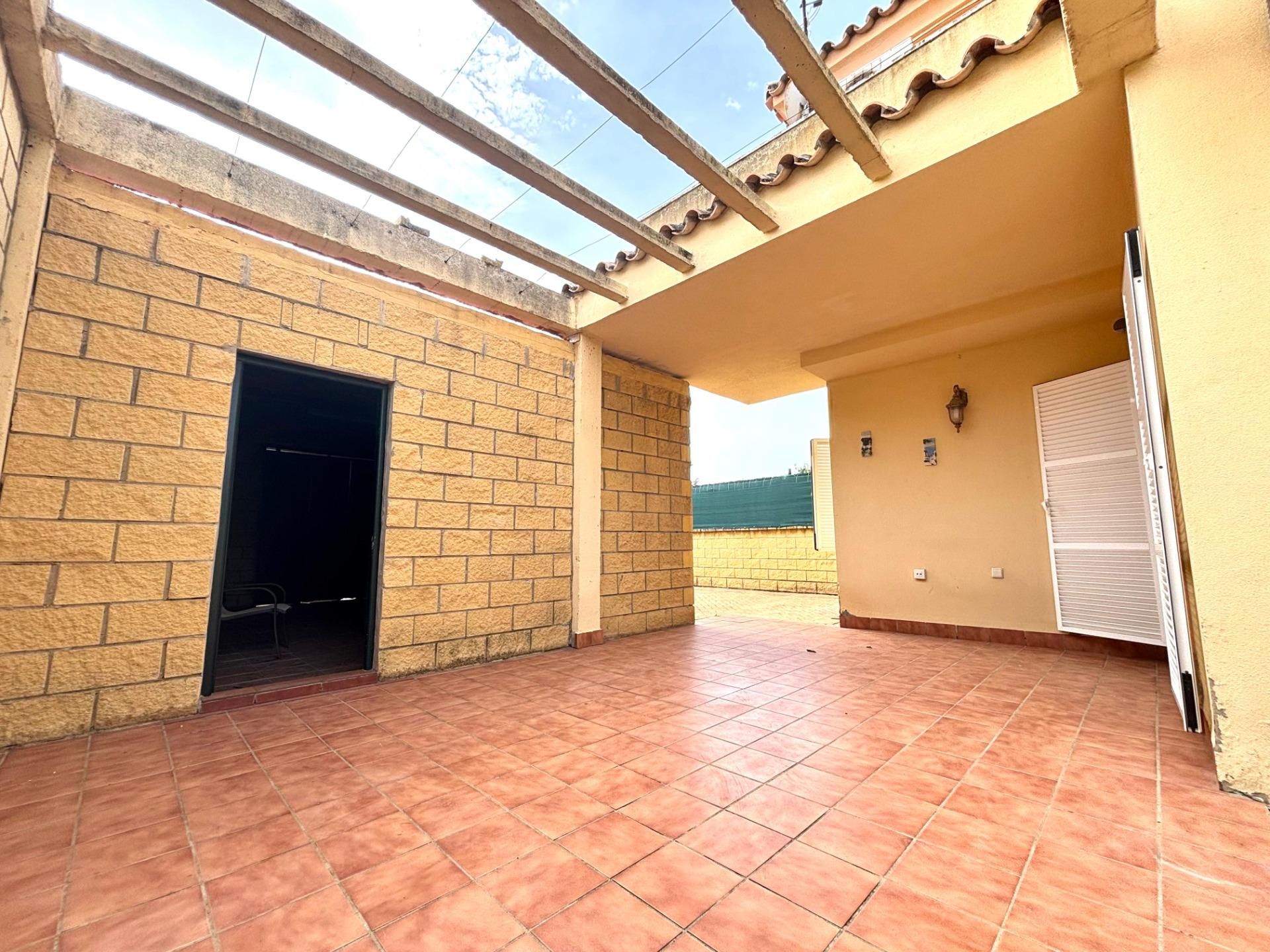 Terrassa de Casa adosada en venda en Los Barrios