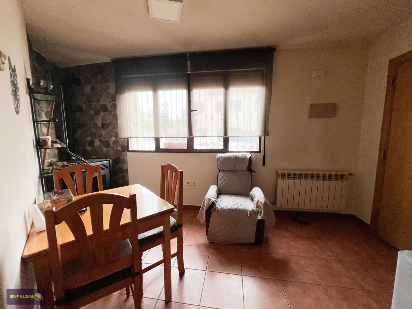 Sala d'estar de Planta baixa en venda en La Cabrera amb Calefacció, Traster i Moblat