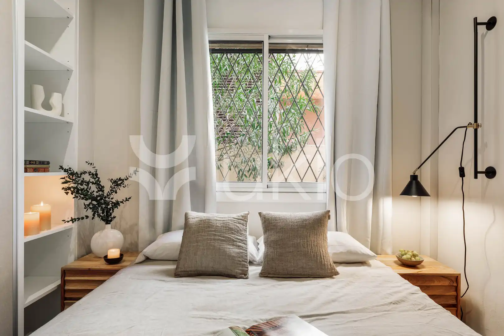 Dormitori de Apartament de lloguer en Barcelona amb Aire condicionat, Calefacció i Moblat