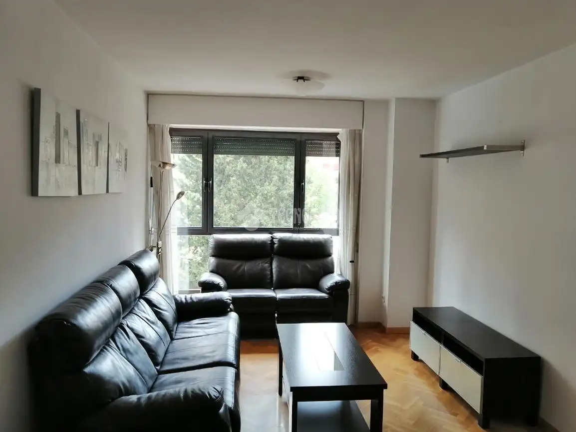 Appartamento con ascensore in affitto a C. de Carmen Cobeña, imagen 5