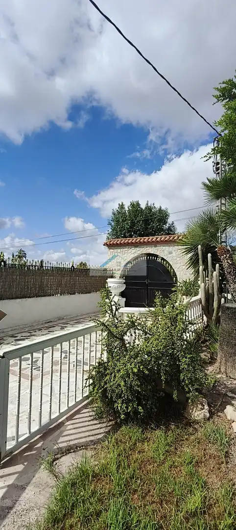 Vista exterior de Casa o xalet en venda en Elche / Elx amb Aire condicionat, Calefacció i Terrassa
