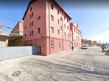 Industrial building to rent in Centre