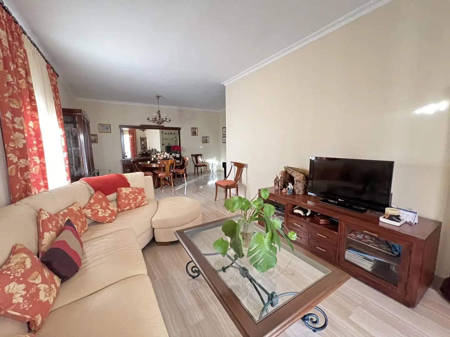 Sala d'estar de Casa o xalet en venda en Antequera amb Aire condicionat, Calefacció i Jardí privat