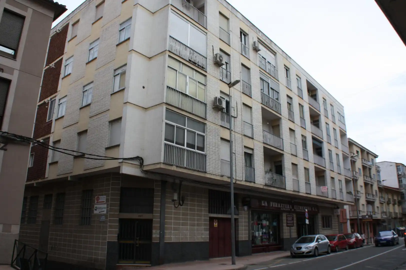 Außenansicht von Wohnung zur Miete in Plasencia mit Klimaanlage, Heizung und Terrasse