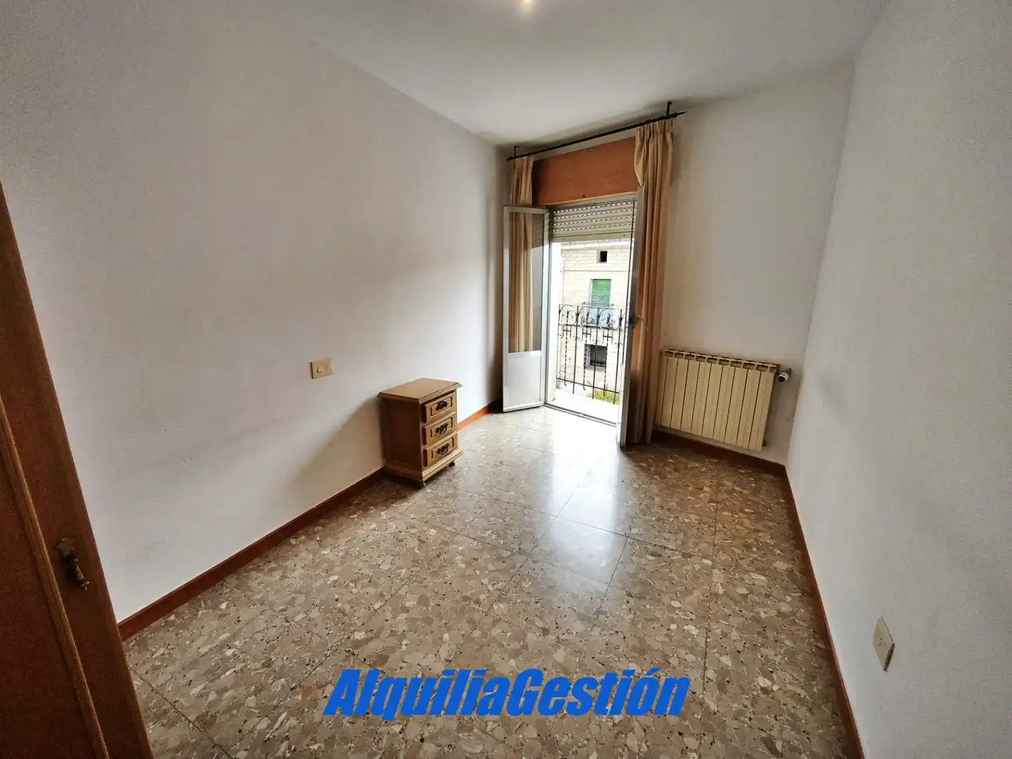 Habitación de Casa adosada en venta en Tamajón con Calefacción, Terraza y Balcón