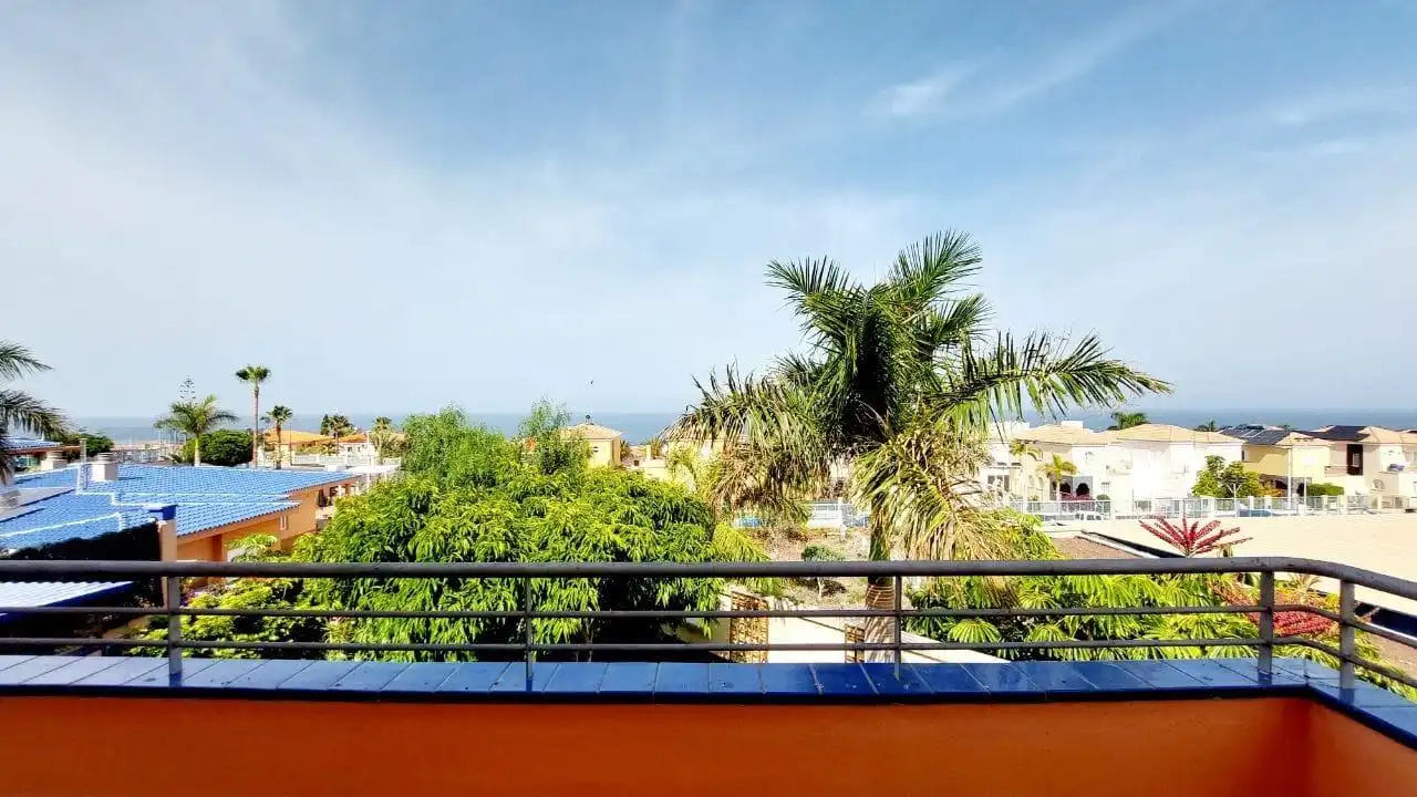 Terraza de Casa adosada en venta en Santiago del Teide con Trastero, Jacuzzi y Piscina comunitaria