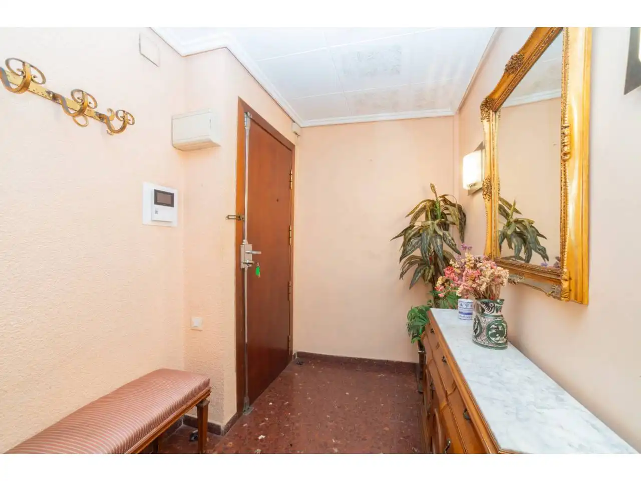 Flat for sale in Valencia  with Air Conditioner, Terrace and Furnished
