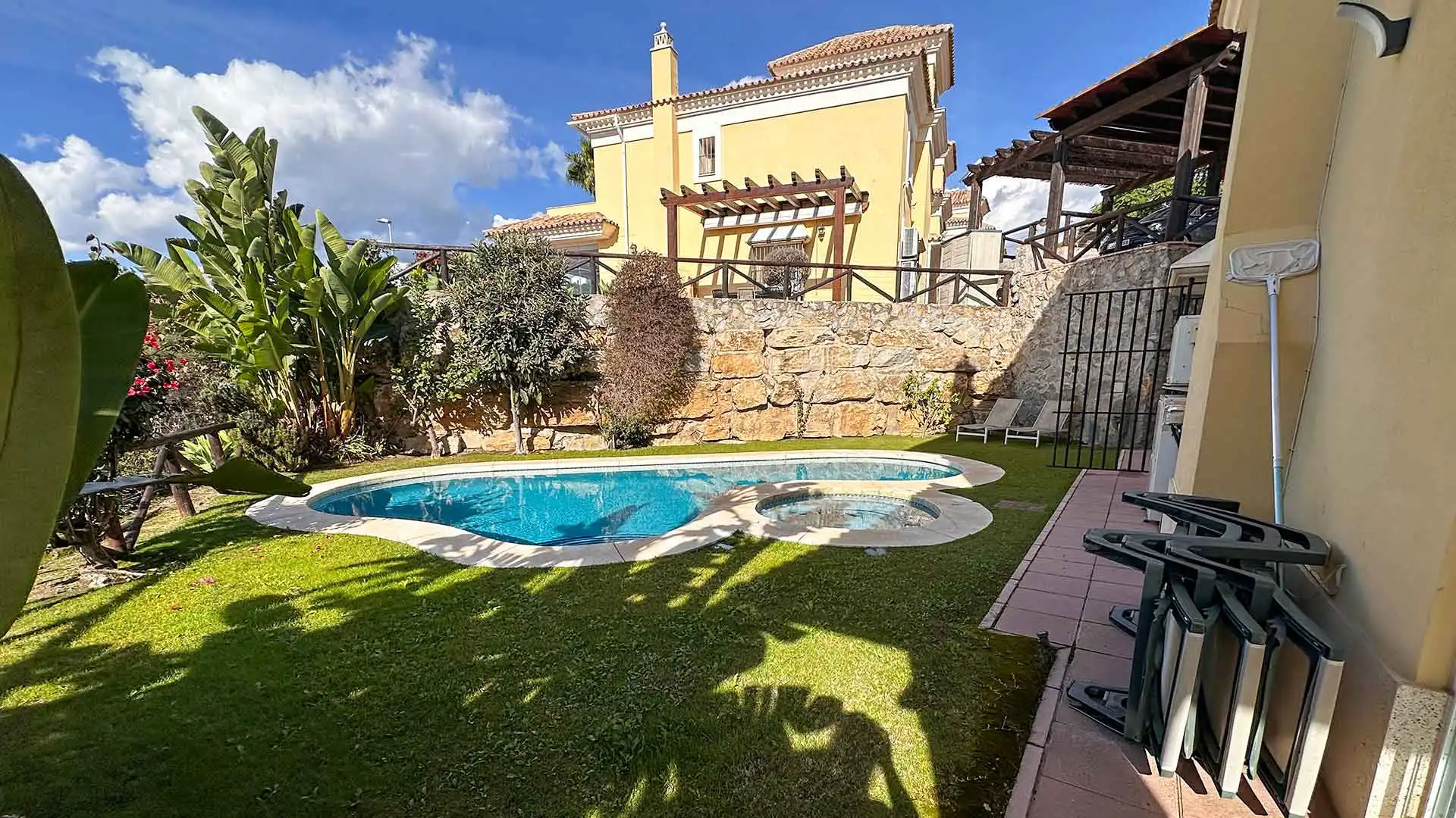 Jardín de Casa adosada de alquiler en Marbella con Aire acondicionado, Jardín privado y Terraza