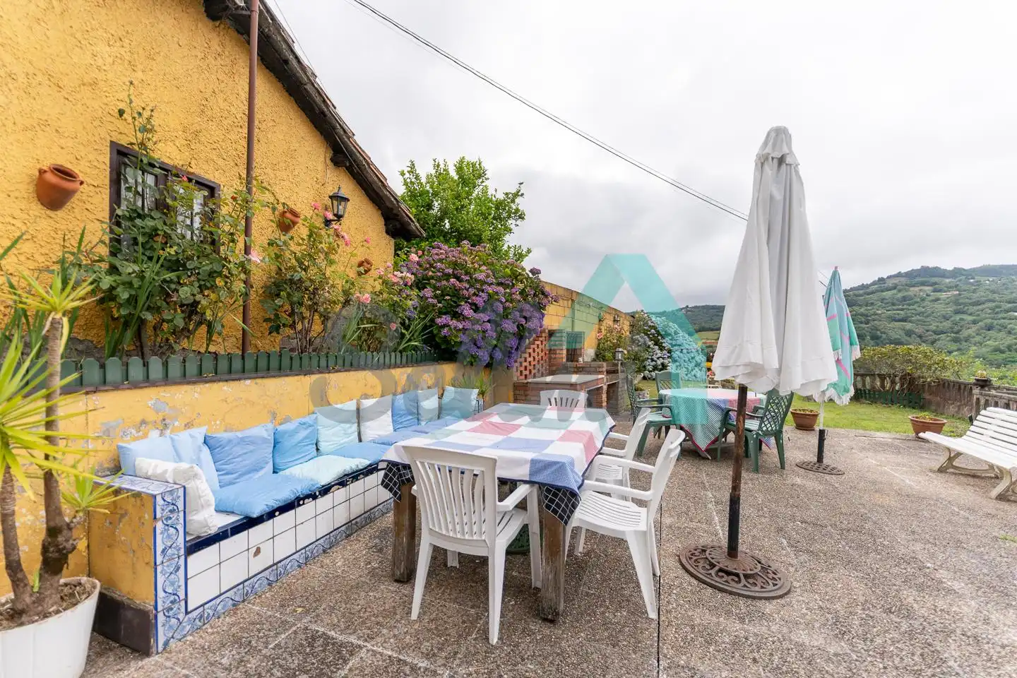 Terrassa de Casa adosada en venda en Langreo amb Calefacció, Jardí privat i Parquet