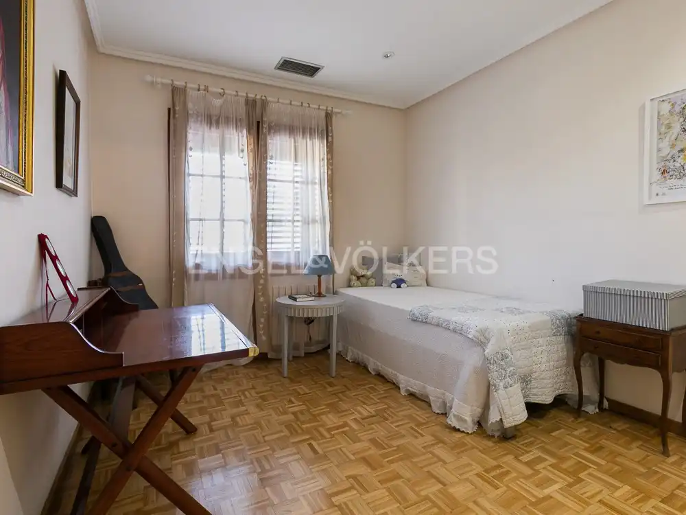 Habitación de Casa o chalet en venta en Paterna con Calefacción, Jardín privado y Parquet