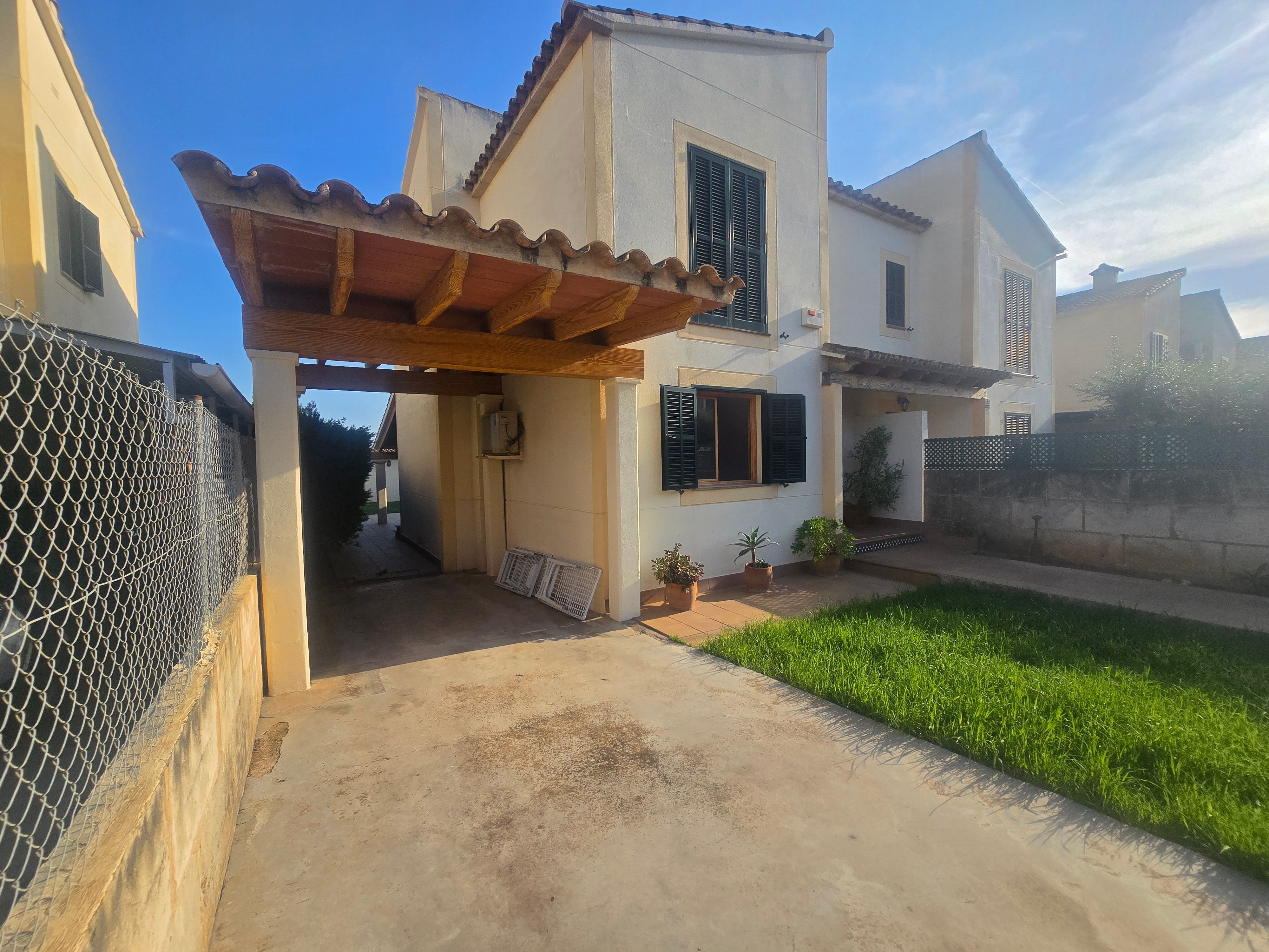 Vista exterior de Casa o xalet en venda en Marratxí amb Aire condicionat, Calefacció i Jardí privat