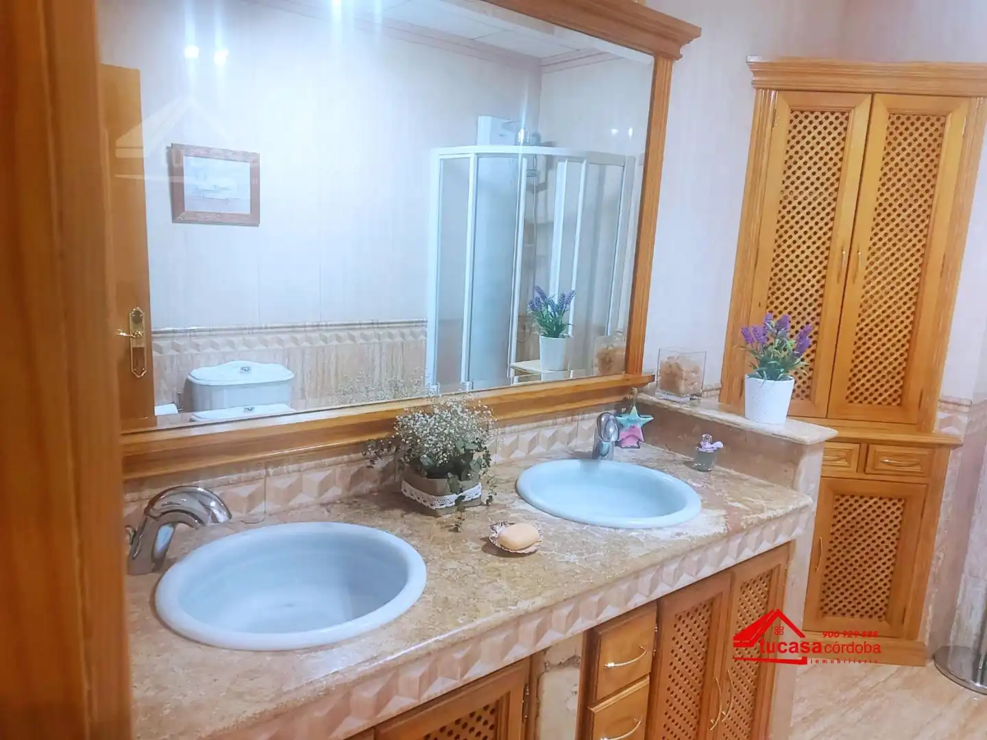 Bathroom of Duplexes for sale in El Carpio  with Air Conditioner and Furnished