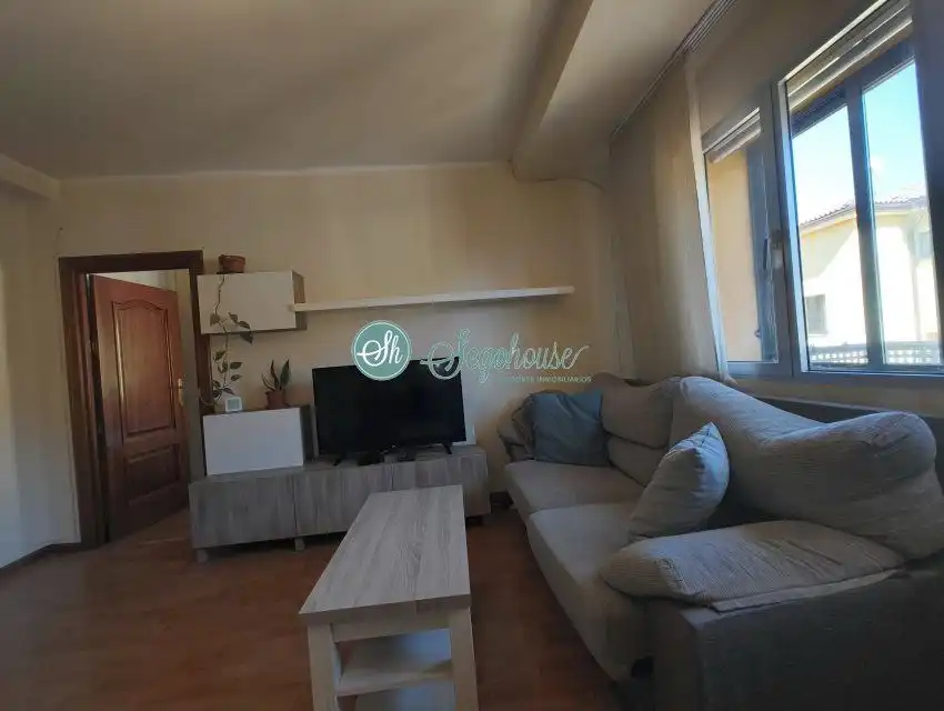 Sala de estar de Piso en venta en Segovia con Calefacción, Parquet y Terraza