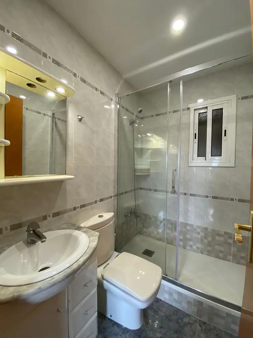 Baño de Piso en venta en L'Hospitalet de Llobregat con Calefacción y Balcón