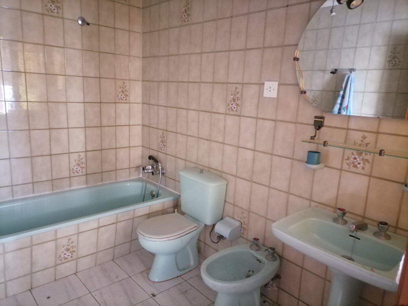 Bathroom of Country house for sale in Villafranca del Bierzo