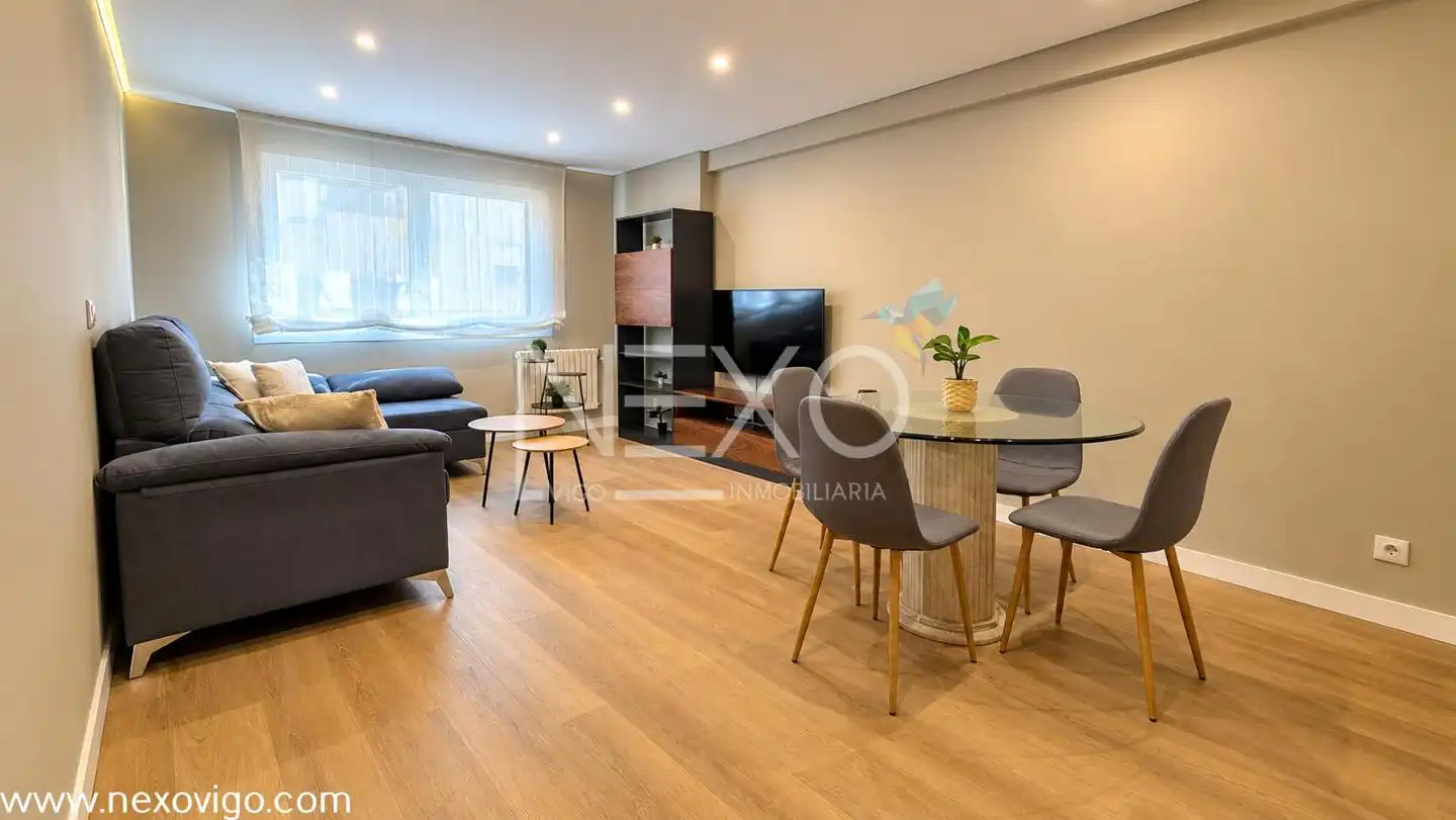 Sala de estar de Piso en venta en Vigo  con Calefacción, Trastero y Amueblado