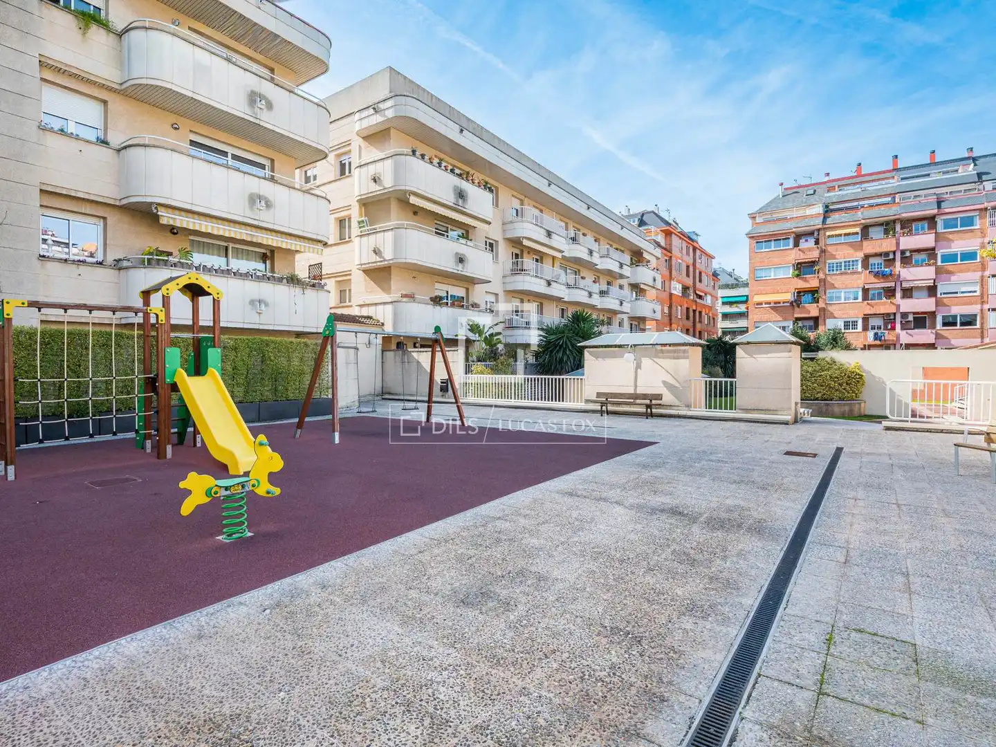 Exterior view of Flat for sale in Sant Cugat del Vallès  with Air Conditioner, Heating and Terrace