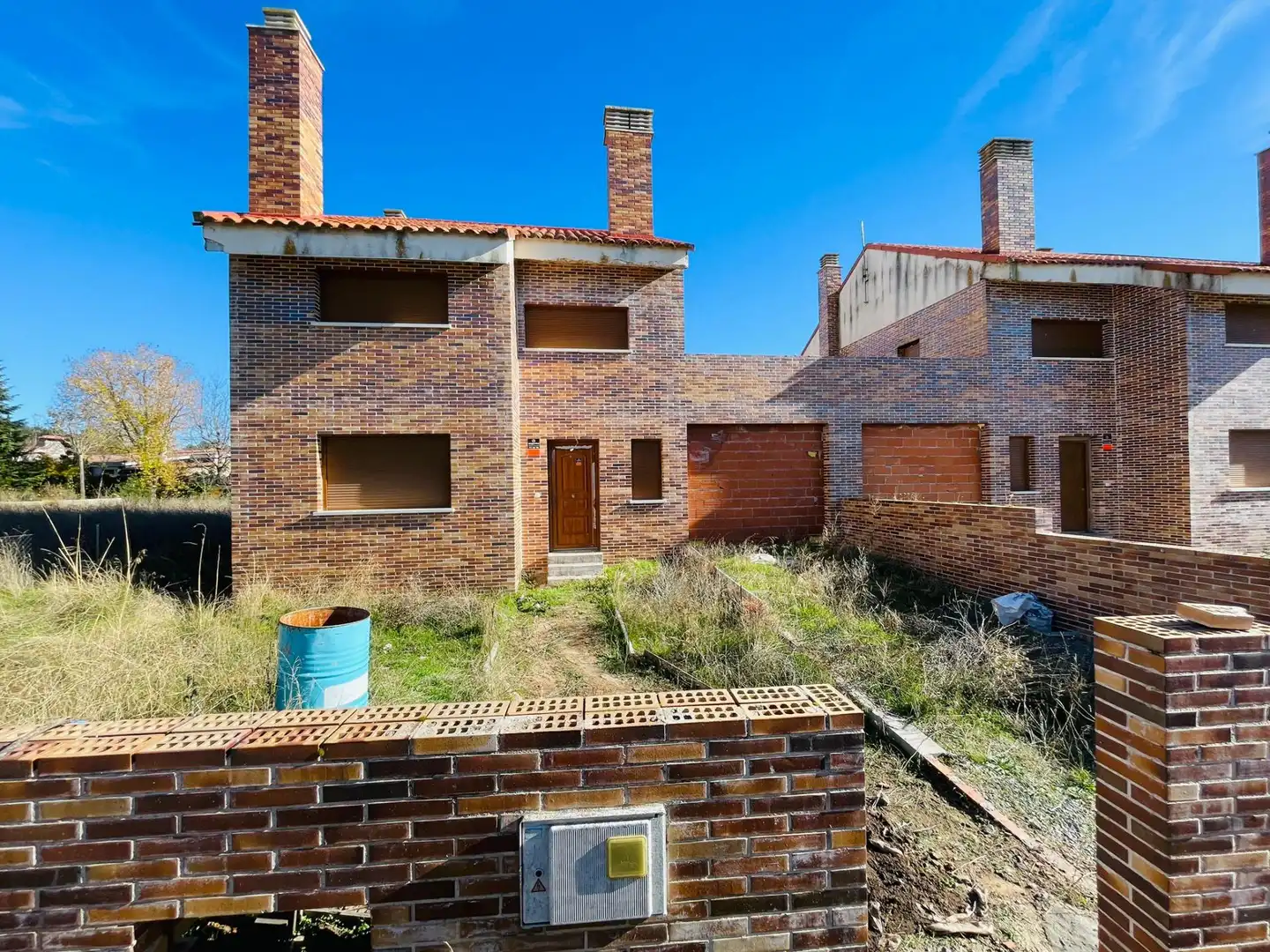Vista exterior de Casa adosada en venta en Navalperal de Pinares con Jardín privado, Terraza y Alarma