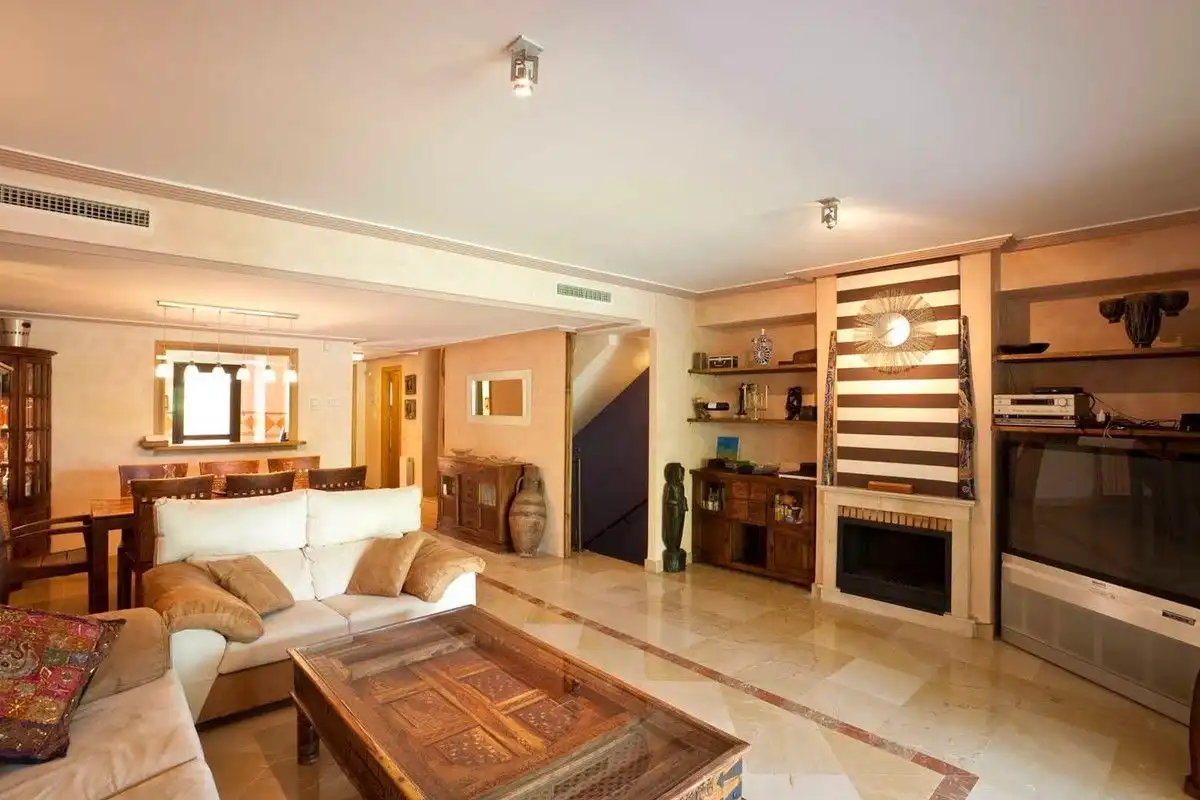 Sala d'estar de Casa o xalet de lloguer en Marbella amb Aire condicionat, Jardí privat i Terrassa