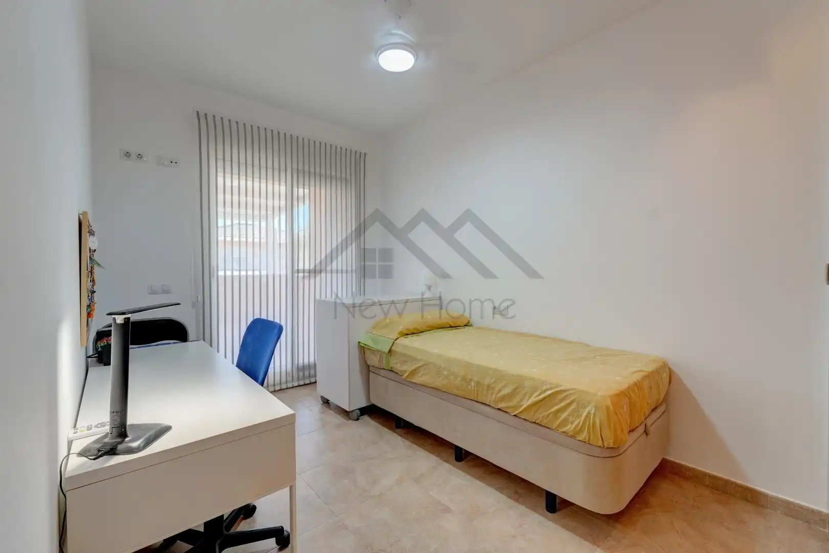 Dormitori de Casa adosada en venda en La Pobla de Vallbona amb Aire condicionat, Calefacció i Jardí privat