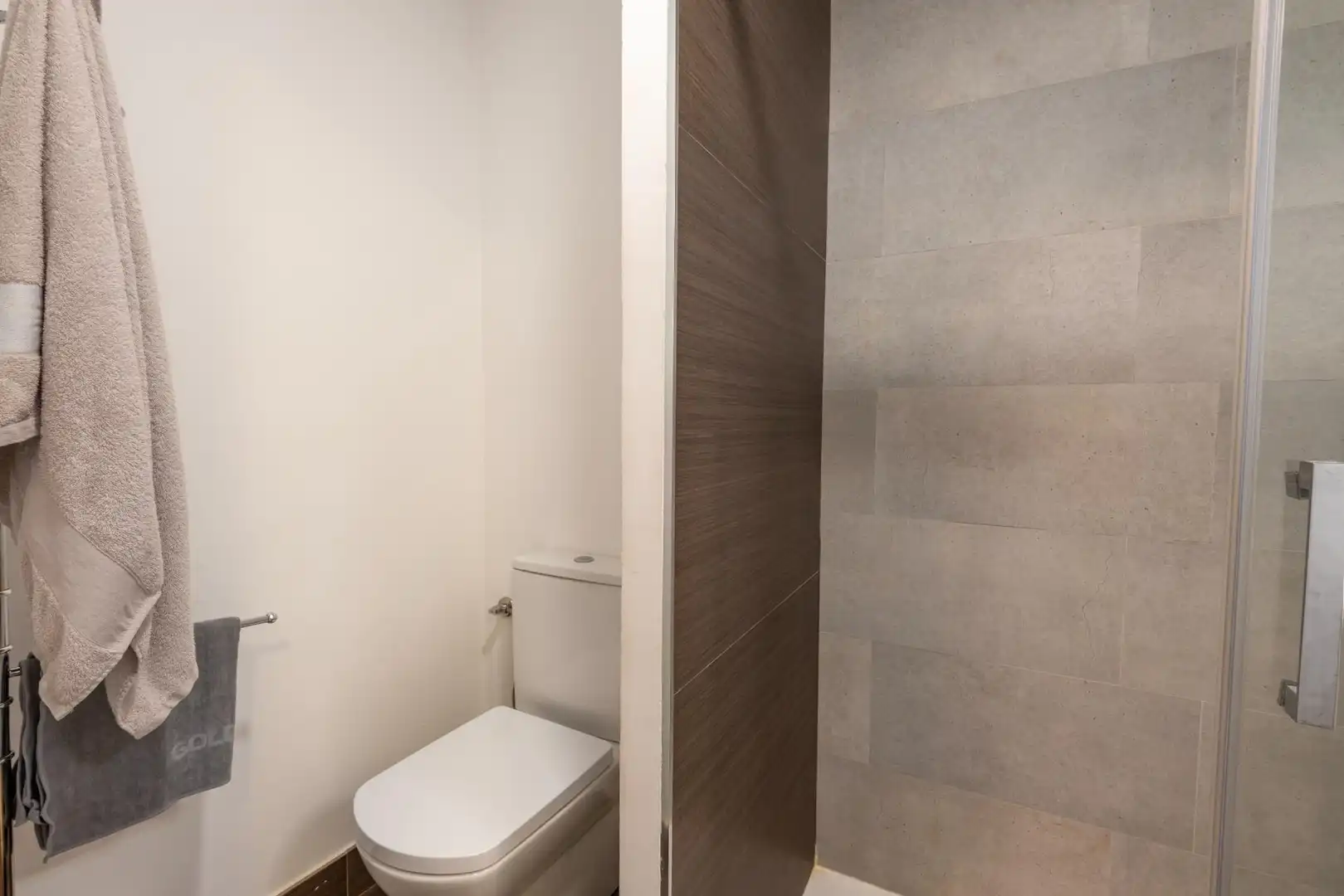 Bathroom of Flat for rent in Boadilla del Monte  with Heating, Private garden and Storage room