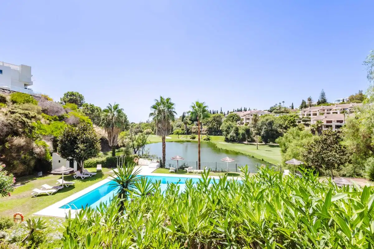 Jardí de Pis en venda en Benahavís amb Aire condicionat, Calefacció i Jardí privat