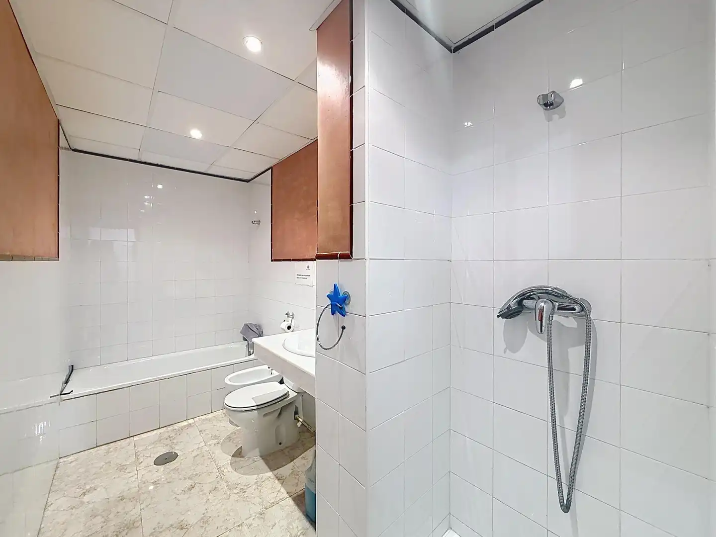 Baño de Oficina de alquiler en Sevilla con Aire acondicionado