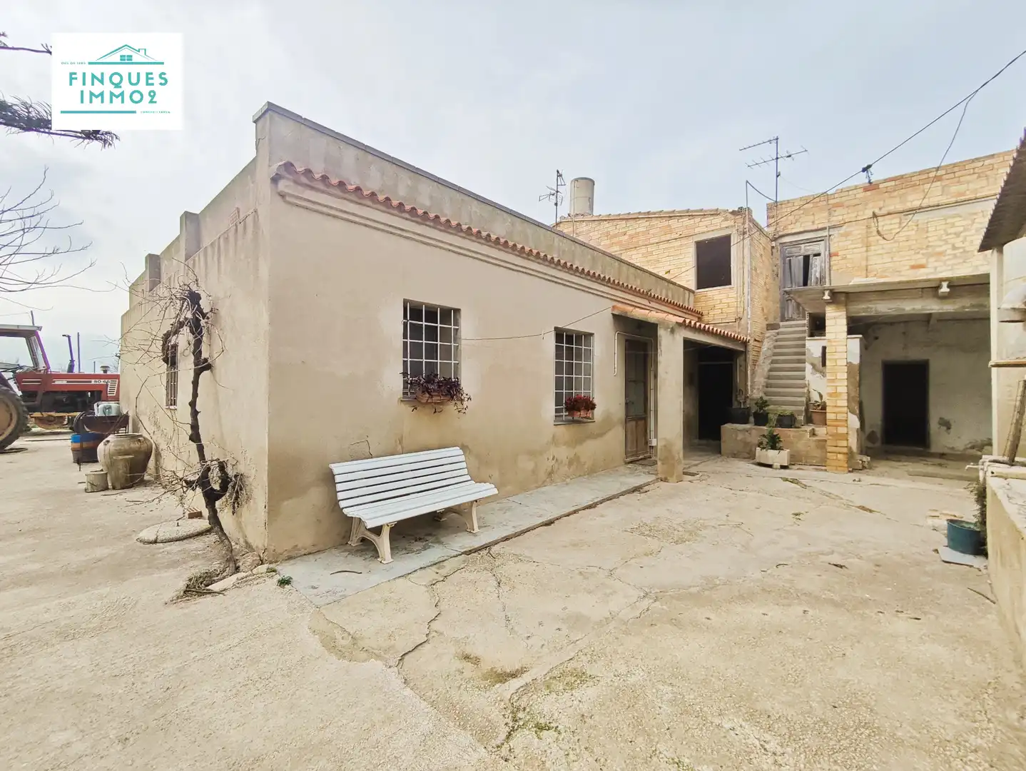Country house with garden for sale in Passatge del Delta