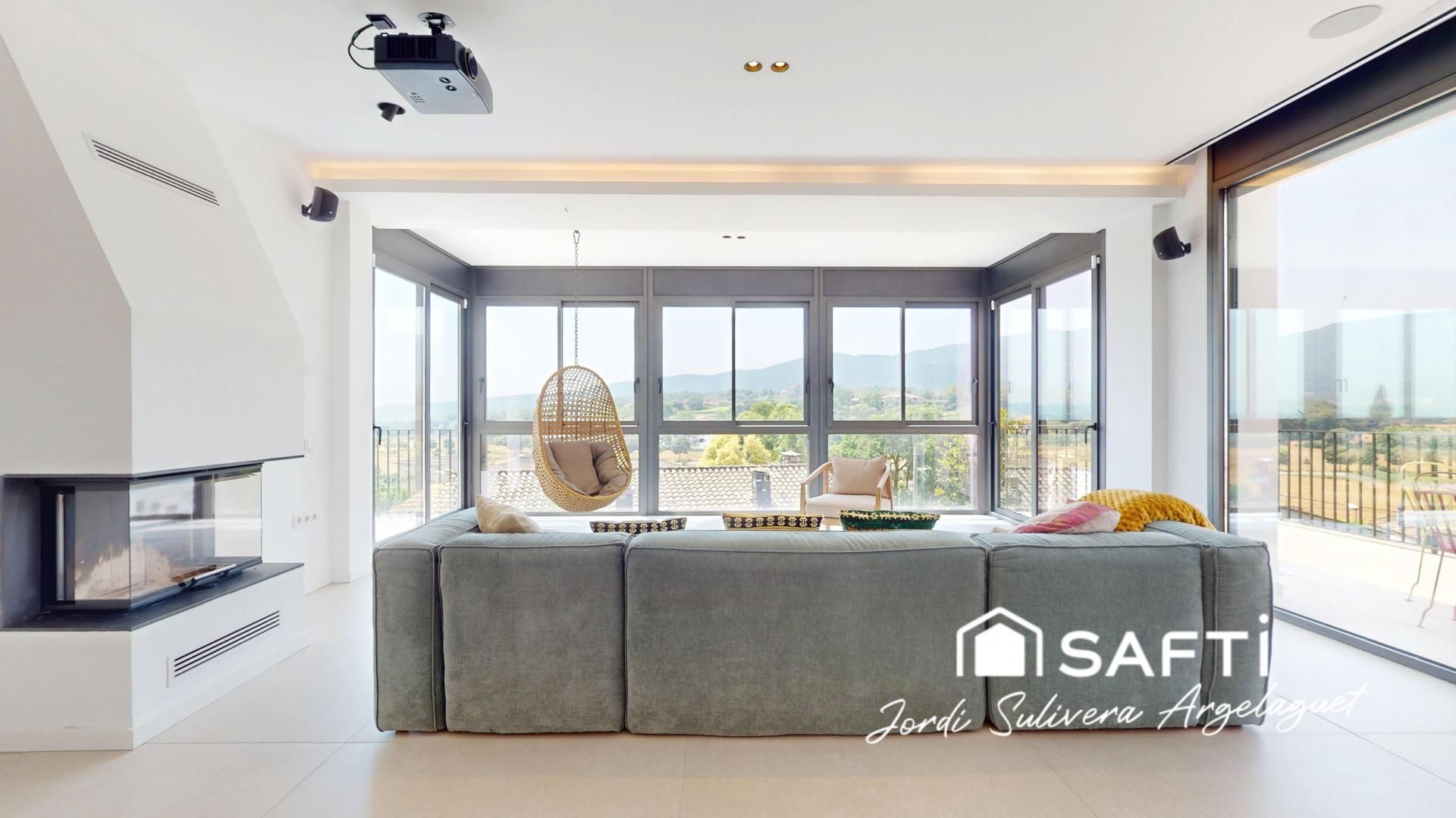 Sala d'estar de Casa o xalet en venda en Banyoles amb Aire condicionat, Calefacció i Terrassa