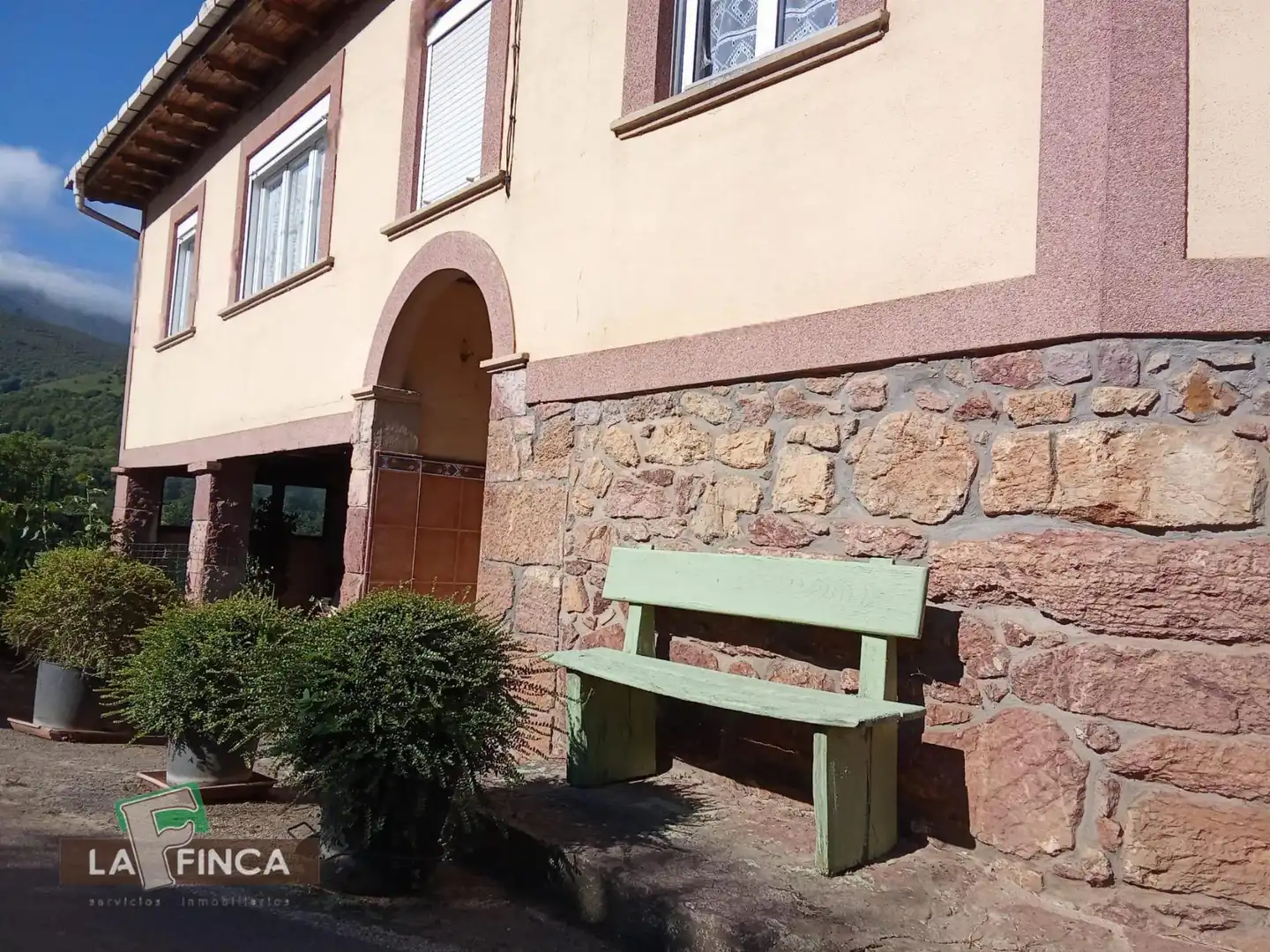 Exterior view of Houses for sale in Belmonte de Miranda  with Heating, Terrace and Storage room
